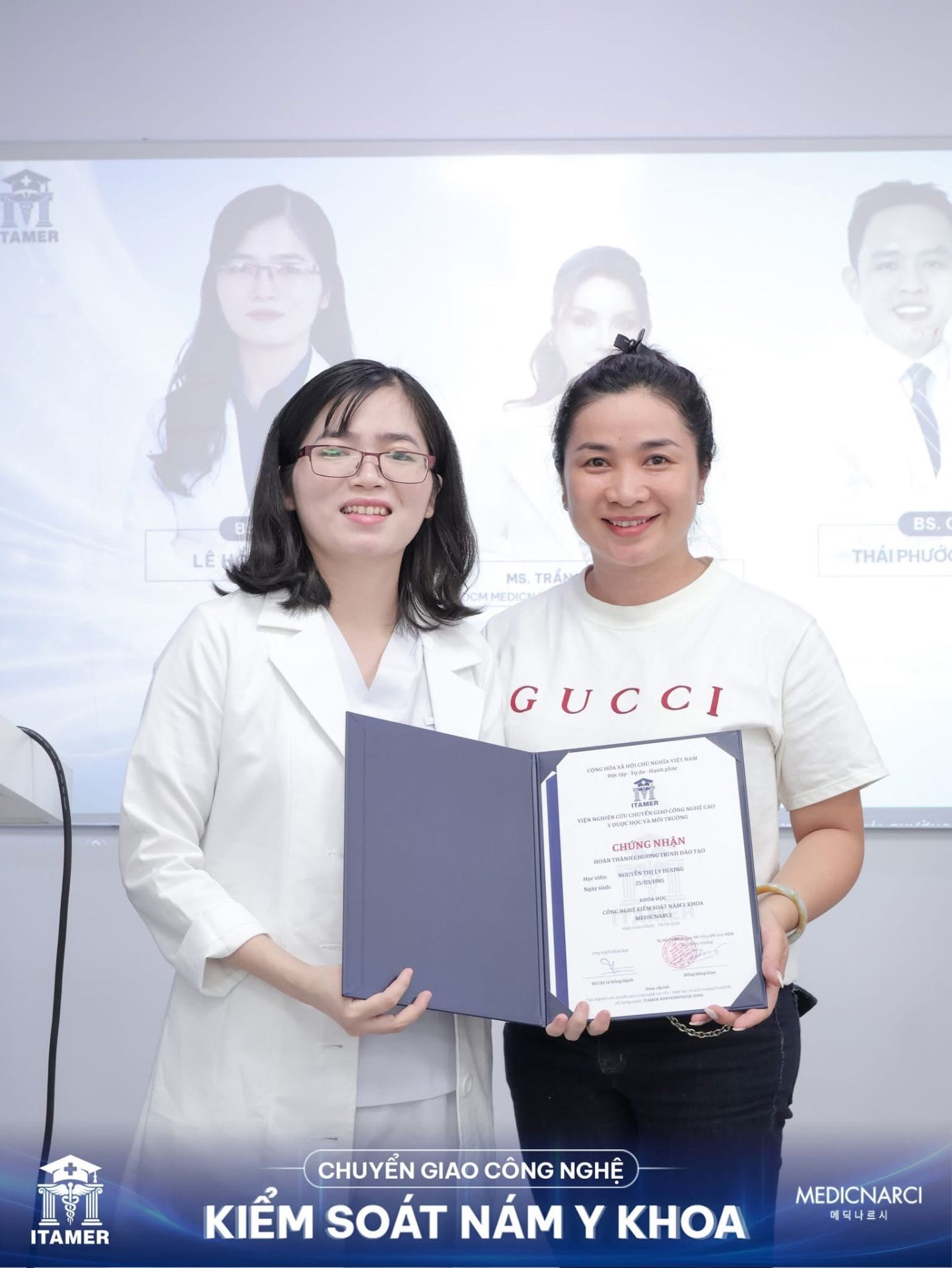 Học viên nhận chứng nhận của Viện ITAMER 16