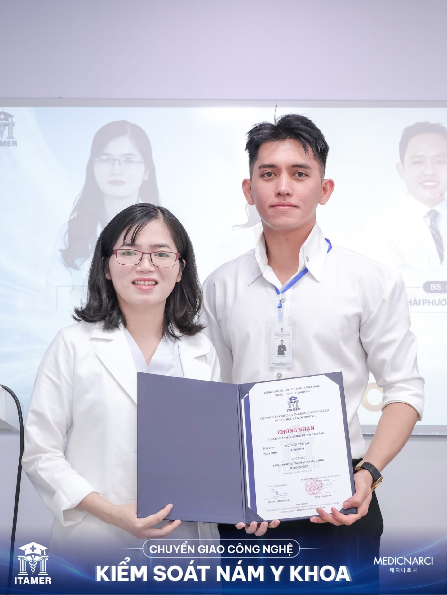 Học viên nhận chứng nhận của Viện ITAMER 13